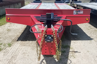 The drawbar front plate is now located lower on the trailer frame for additional clearance and has six mounting positions for the towing eye.
The locking plate for the safety chain mounts can be removed and reinstalled to make it easier to adjust the safety chain lengths to better fit the tow vehicle.