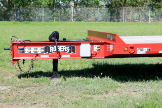 For improved handling and weight distribution, the drawbar is an industry-leading 80 inches long.  The heavy-duty two speed landing leg is standard on our Tag-Along trailers.