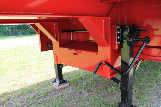 Heavy-duty two speed landing gear set and lockable steel-covered toolbox under the gooseneck are standard equipment.