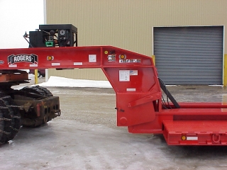 The powerful ram-foot gooseneck uses low hydraulic pressure to lift a load.

Customer specified a 16 HP gas engine installed.

The beam hooks rest on solid steel shafts at the base of the gooseneck.