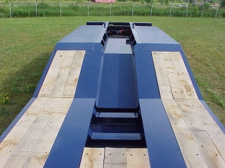 Notched cross members in the main deck for better overhead clearance of of an excavator's boom.

The recessed cover plate in the center rear frame reduces road spray.