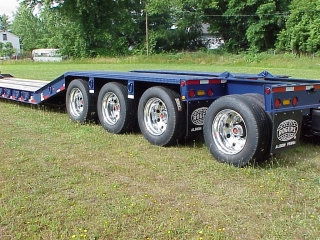 The tri-axle has reinforced tread plate wheel covers.

A Removable 4th axle helps the trailer meet state weight regulations where needed.

ROGERS blue enamel finish.