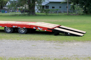 The 84-inch long oak-covered loading ramps provide an easy-to-climb 13-degree load angle.  

Optional 12-inch aluminum extensions lengthen the ramps to 96-inches.