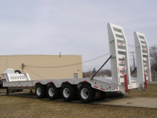 Steel covered beavertail with half-inch plate and traction bars
Hydraulic powered support legs for loading over beavertail
Hydraulic powered rear ramps
Electric back-up alarm