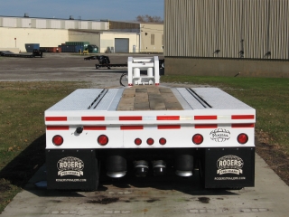 The rail tracks are built into the tread plate wheel covers of the rear frame.