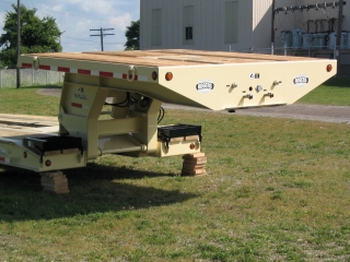 The full-width gooseneck allows space for crates and other items to be carried on top.

The cream finish color was a custom specification.