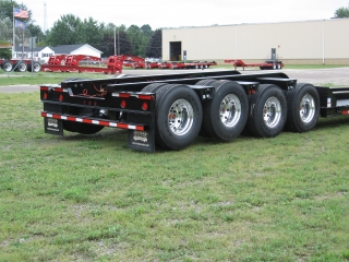 The 4-axle rear frame is equipped with air ride suspension.

Air lifts on the 3rd and 4th axles enable the empty trailer to ride on just the first two axles. Air lifts save on tire wear and improve fuel efficiency.

Aluminum disc wheels save weight and 