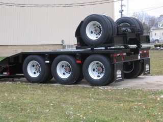 The three fixed axles have spring/walking beam suspensions, and the removable 4th axle has air ride suspension.