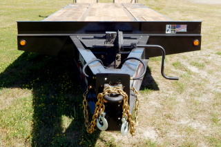 The 80 inch long drawbar provides improved weight distribution and superior handling. Safety chains are integral to the drawbar frame and are easily adjustable to properly fit the towing vehicle.