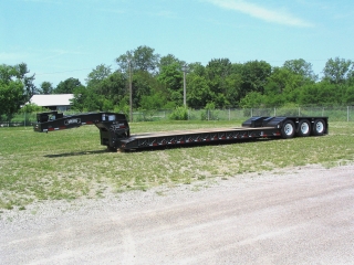 The latest in Rogers® Specialized Series trailers is this 85-ton capacity trailer featuring an over-all deck length of 52'2".