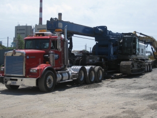 This 105-ton capacity ROGERS® trailer easily hauls a drill rig, a crawler excavator and other oversized/overweight equipment while maintaining the 13'6" overhead clearance required for crossing bridges in the New York City area.  The wheels of this loader rest in wheel wells, which saves four inches of overhead clearance.