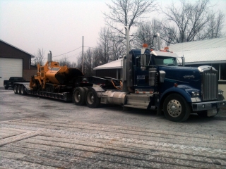 This Rogers® 55-ton Gentle Riser is built to handle the rugged conditions encountered in road paving.